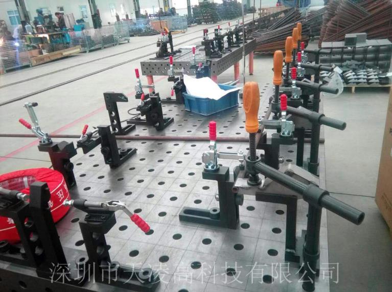 三維柔性工裝工作臺(tái)